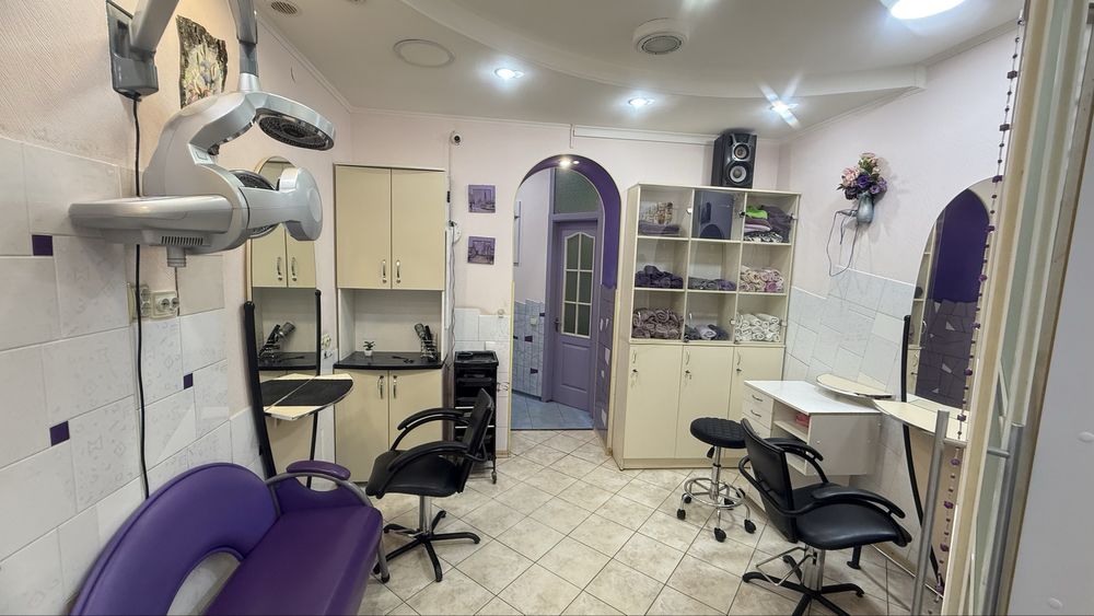 Сдам перукарське місце в салоні краси на пр. Науки, м. Бот.Сад 3 хв.