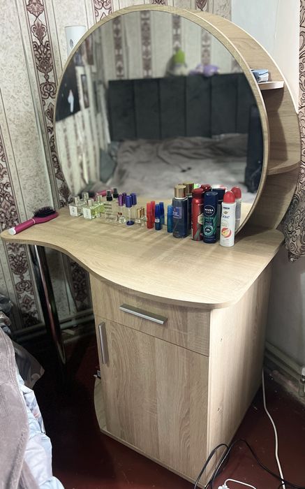 Продам нове трюмо