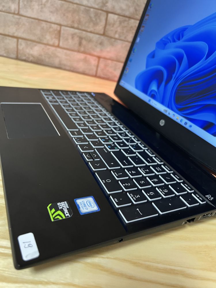HP Pavilion GTX - 1060 max q/I7-8750H/SSD - 256/SSD-1Tb