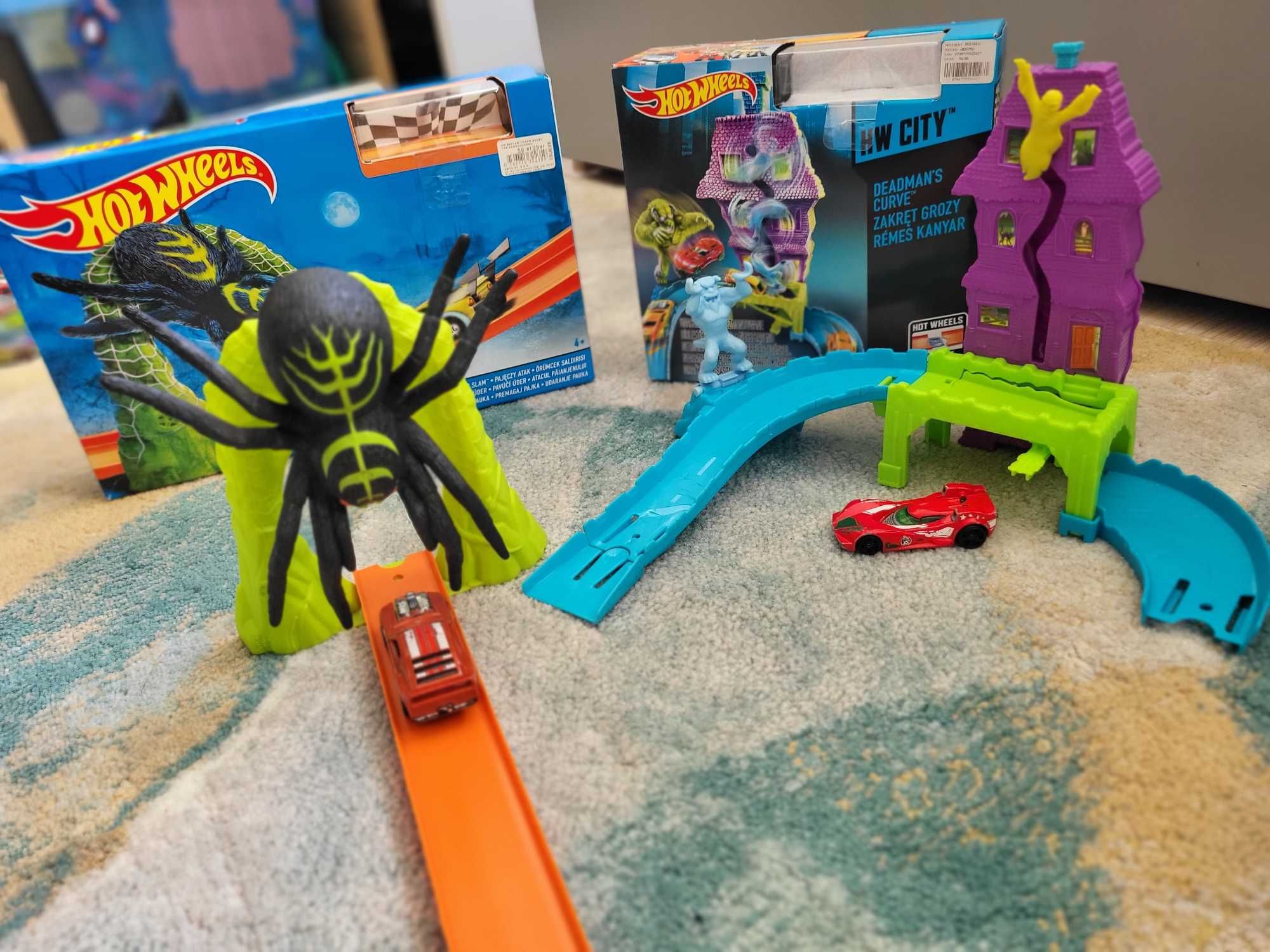 Hot wheels zestaw zakręt grozy i pajęczy atak na Halloween