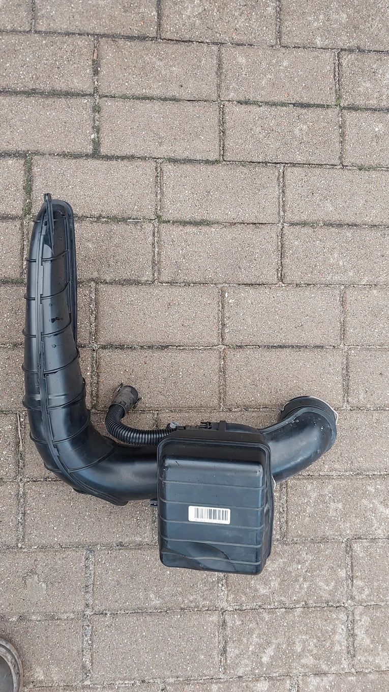 PRZEWÓD POWIETRZA REZONATOR BMW F10 F11 F07 F12 13718512249 n47d20