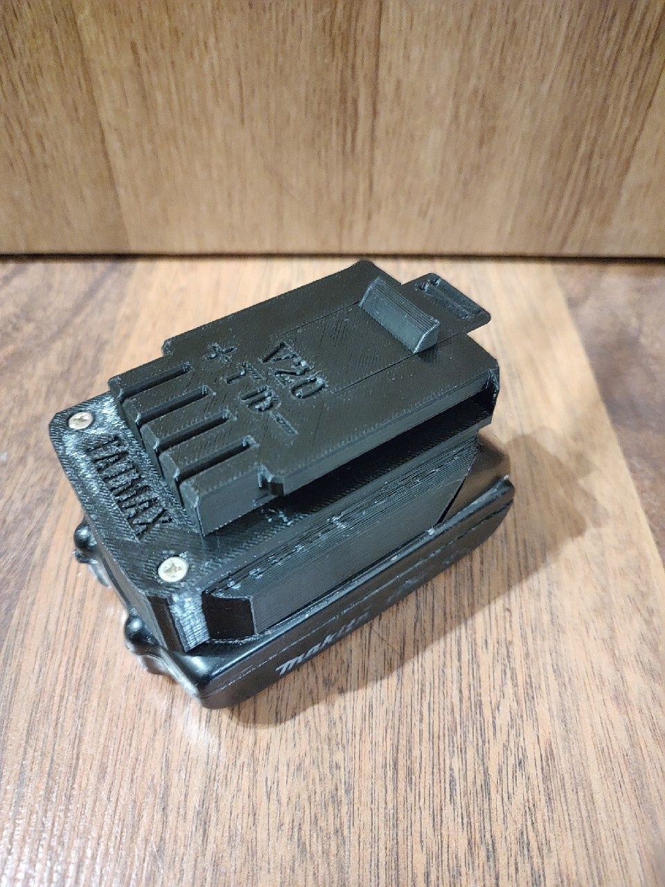 Adapter Stanley Fatmax V20 na baterie Makita LXT.