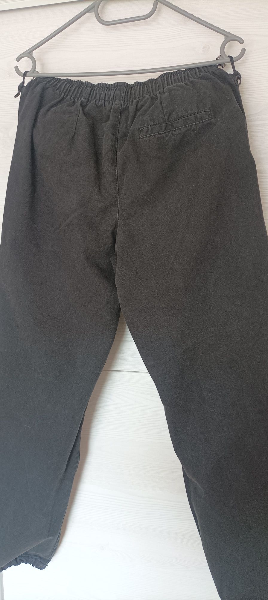 Czarne spodnie Bershka XS parachute pants