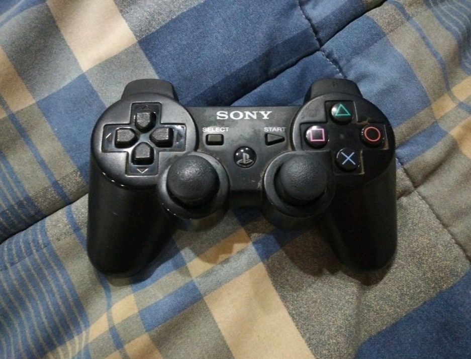 PlayStation 3 Super Slim + Cartão de Armazenamento