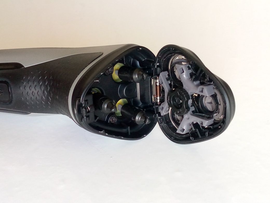 Аккумуляторная электробритва Philips S1231