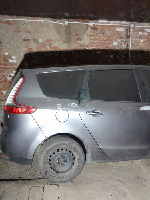 Після дтп потребує заміну бампера капота лобове скло радіатори