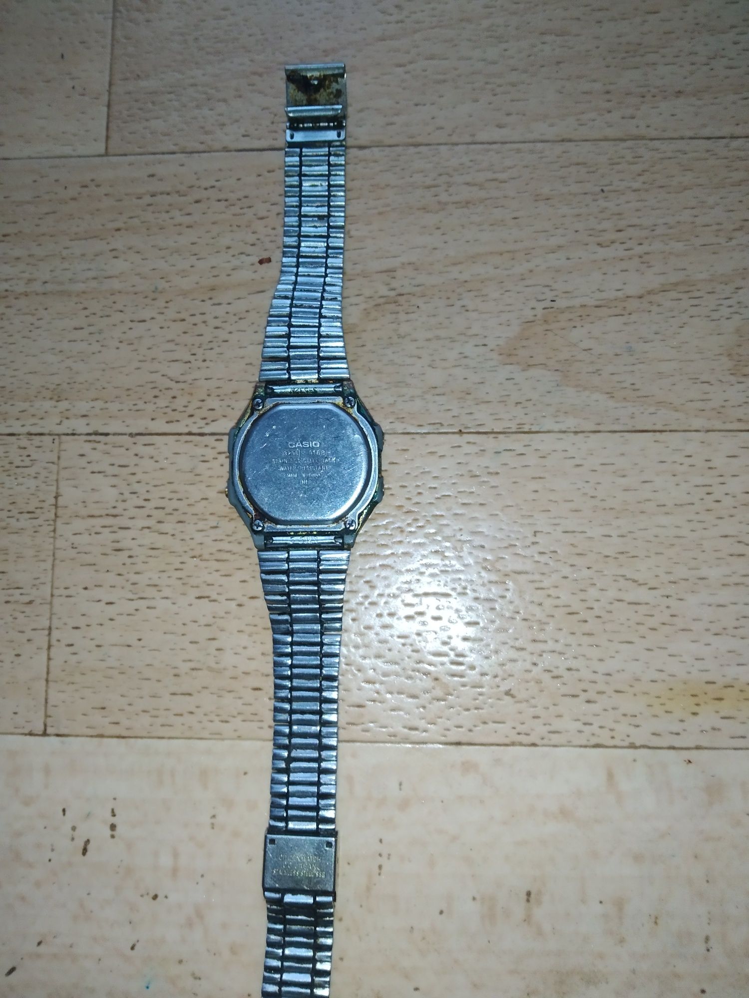 Часы Casio, влагозащита, подсветка, питание от заменяемой б