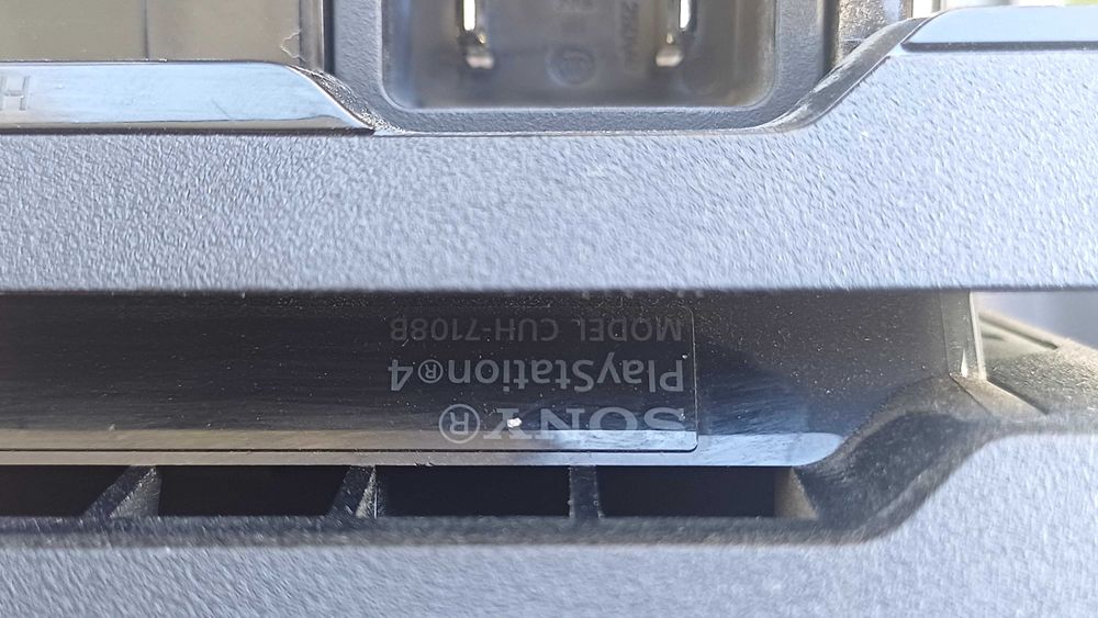 Sony PS 4pro продам срочно!