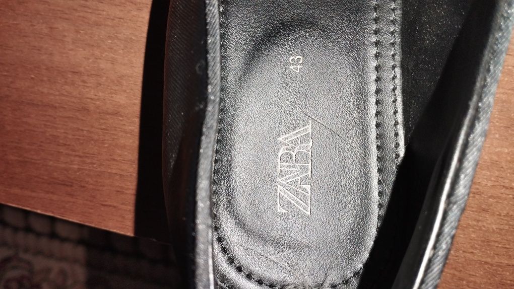 Чоловічі туфлі фірми Зара