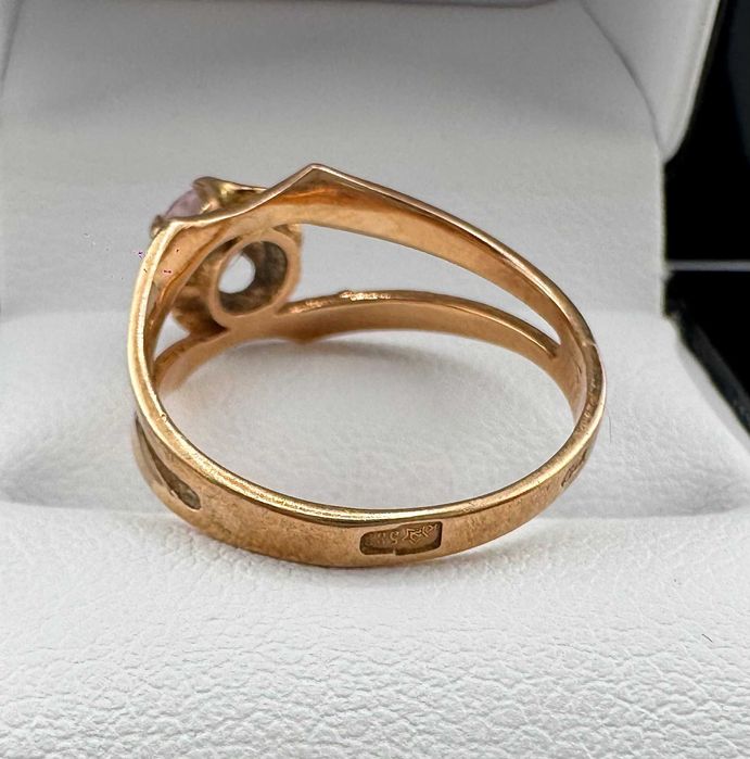 Złoty pierścionek z fioletowym oczkiem 2,78 g PR.585 14K R.15