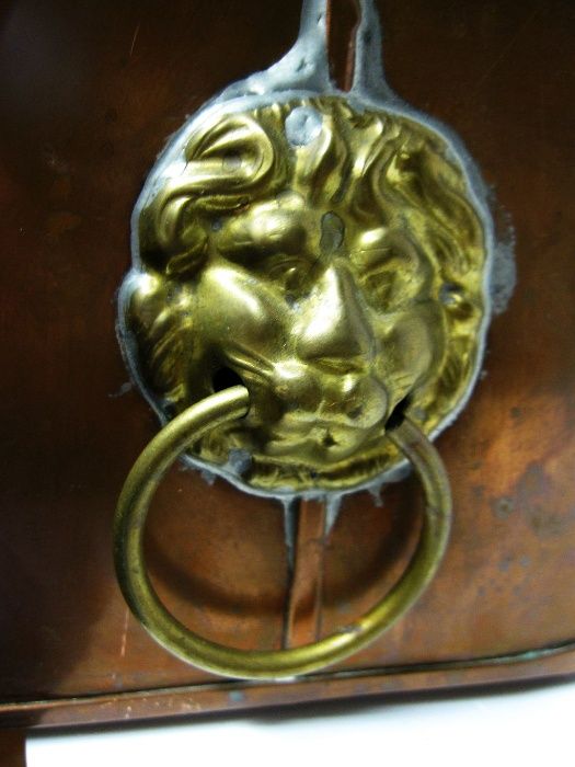 vintage caixa de flores em cobre com cabeças de leões em latão