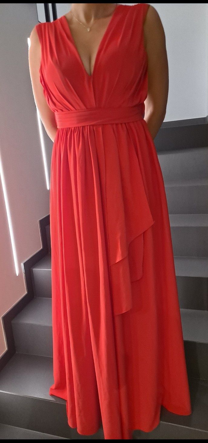 Długa czerwona elegancja sukienka z dekoltem i plecami w V