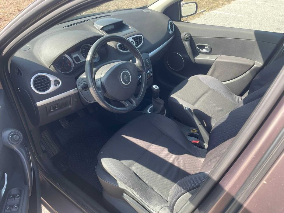 Renault Clio 1.5 dCi 2006 | Económico | AC | Muito Bem Estimado