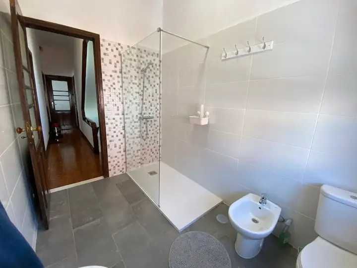 Quarto disponível, aluguel mensal aparte de 1 de Novembro.