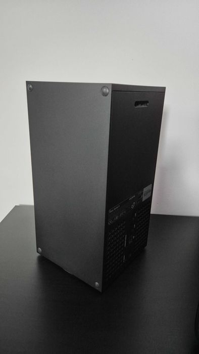 Konsola XBOX Series X | 5 gier | mało używana