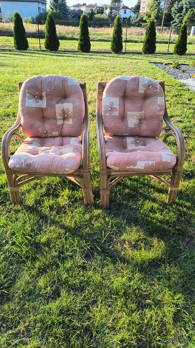 Dwa fotele ratanowe