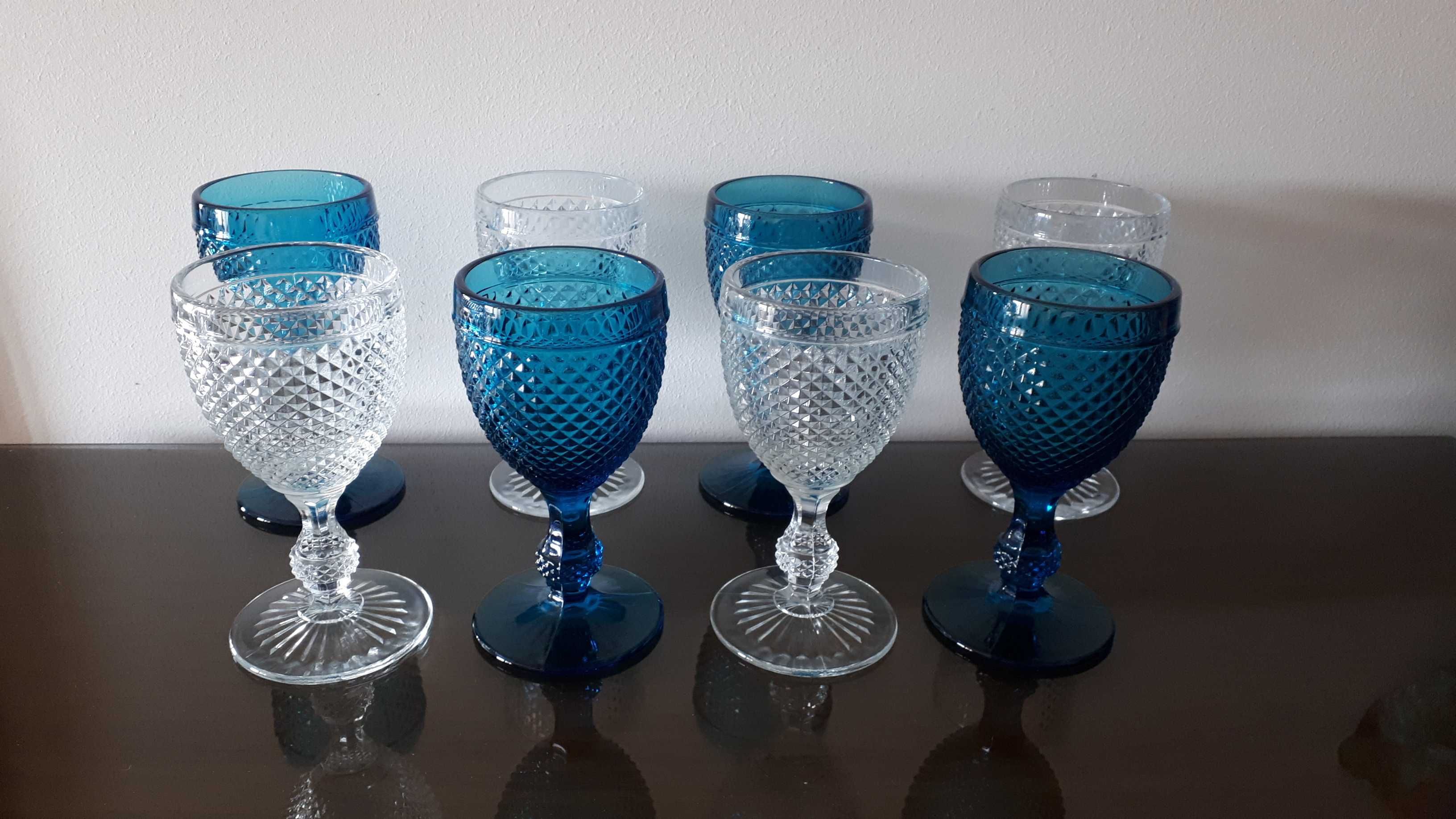 Cálices de vidro sem uso