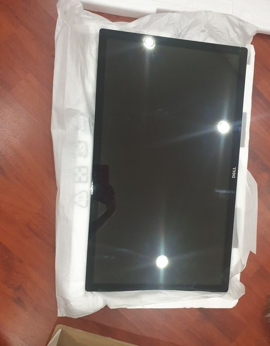 24-дюймовый монитор (61см) Dell S2440L