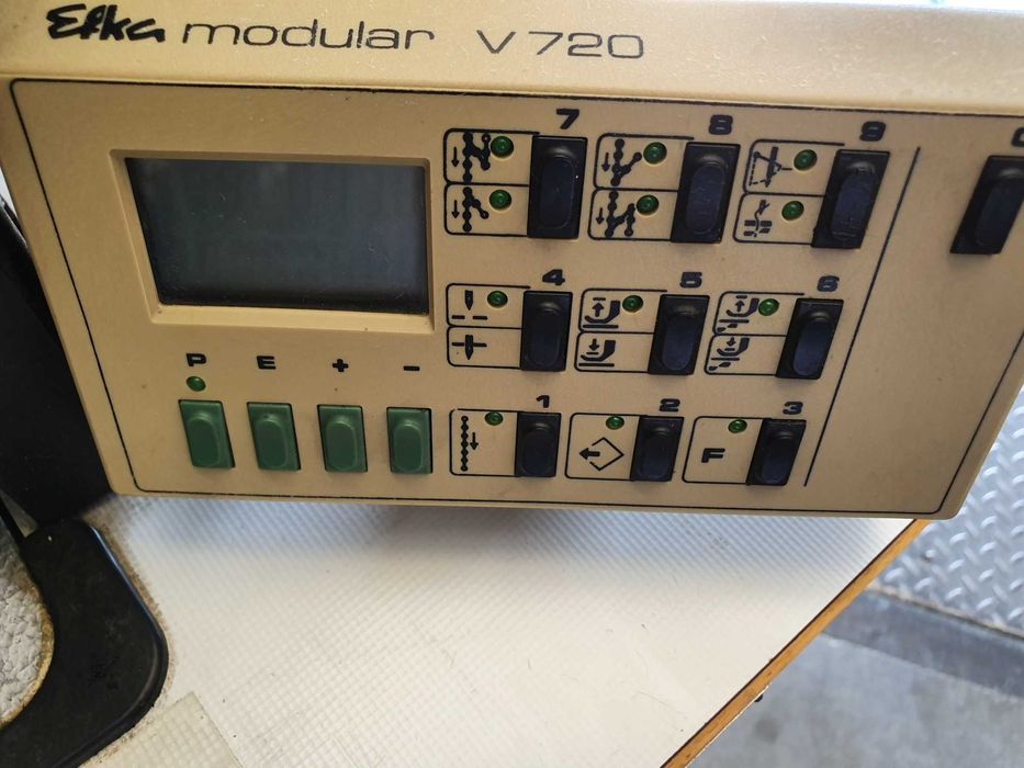 Máquina de costura industrial "Adler"