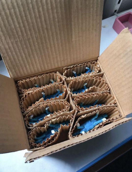 Cavalinhos chineses em porcelana azul turqueza