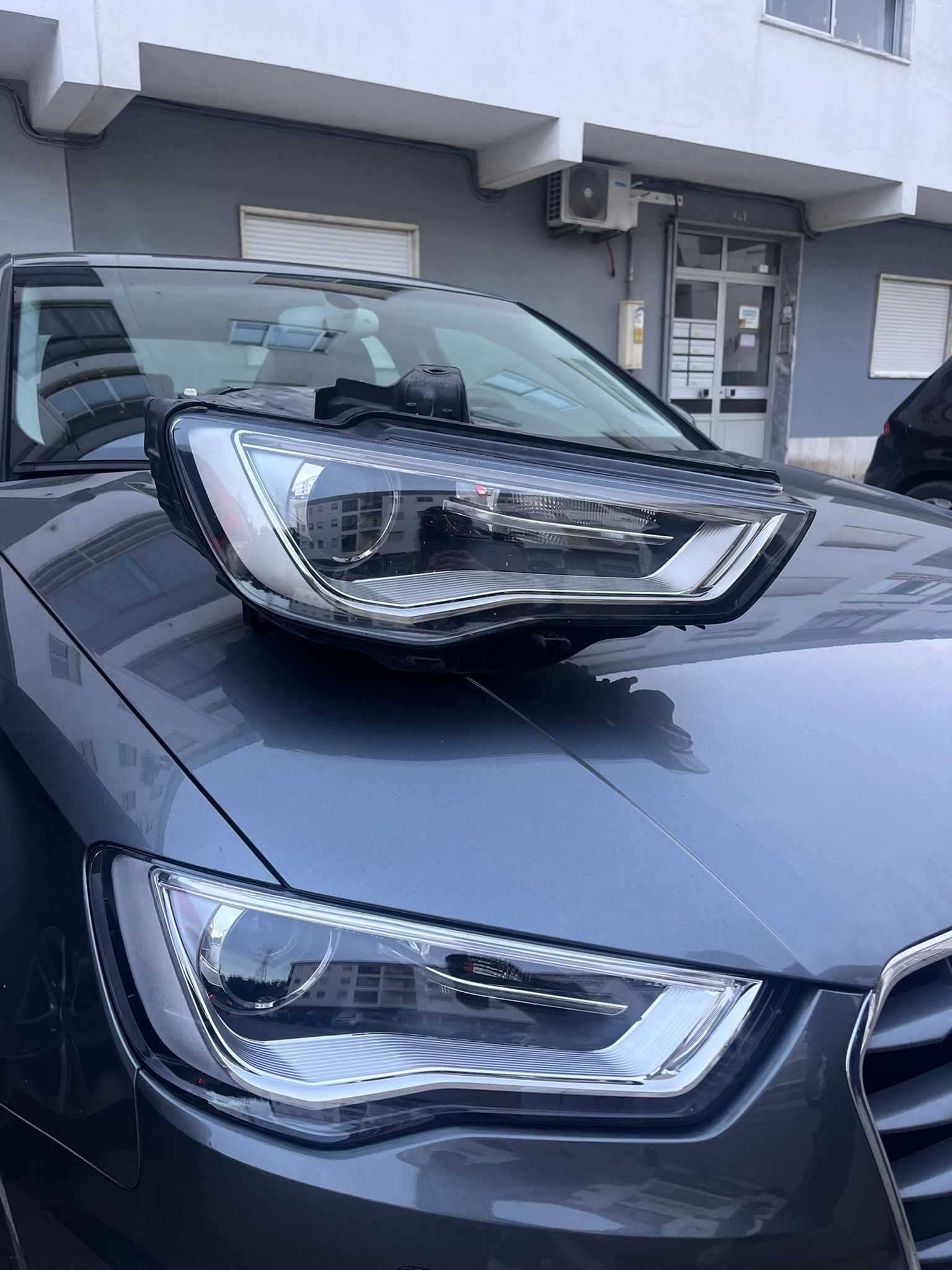 Farol bi-xenon Audi A3