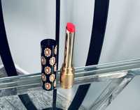 Sminka Gucci czerwona 514 Virginia Scarlett Rouge De Beauté Brillant