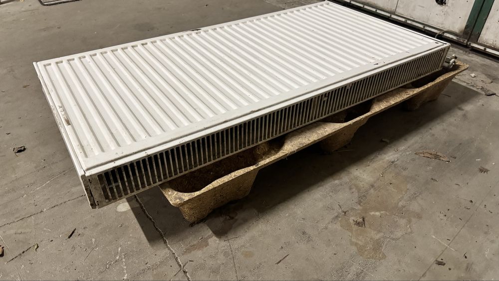 Grzejnik panelowy żebrowy w kolorze białym - 1 szt. 120x60 cm