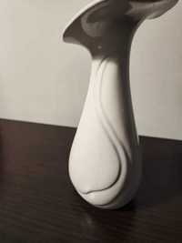 Biały ciekawy wazon