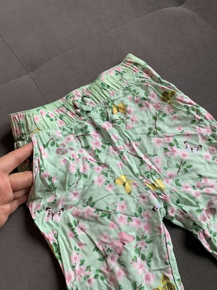 Spodnie dziewczęce miętowe w kwiaty H&M 110
