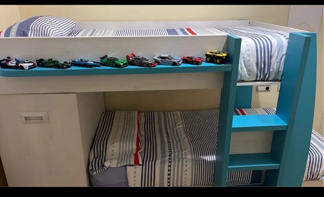 Quarto beliche crianças + estrados + colchões + roupeiro