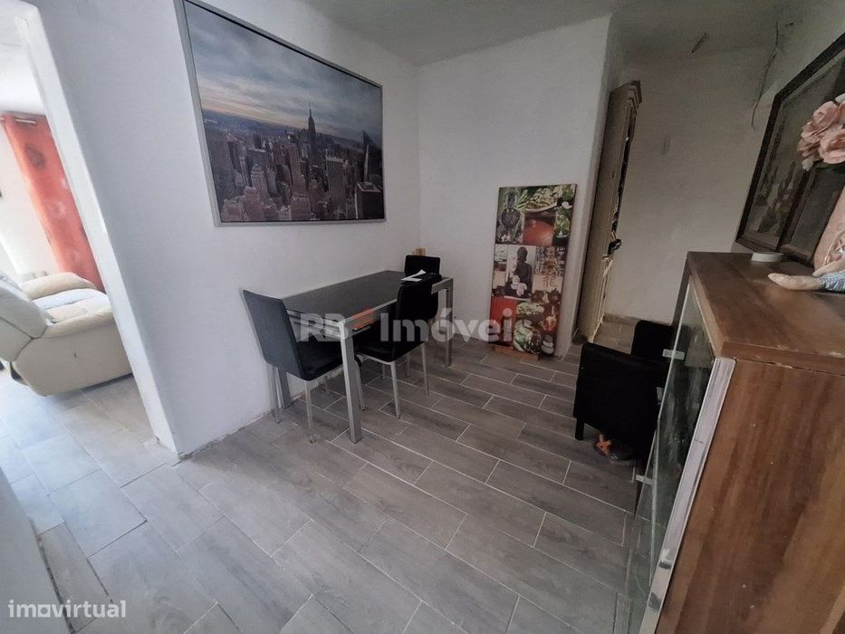 Moradia T3 transformada em T2 com garagem e Logradouro - Caniçal, T...