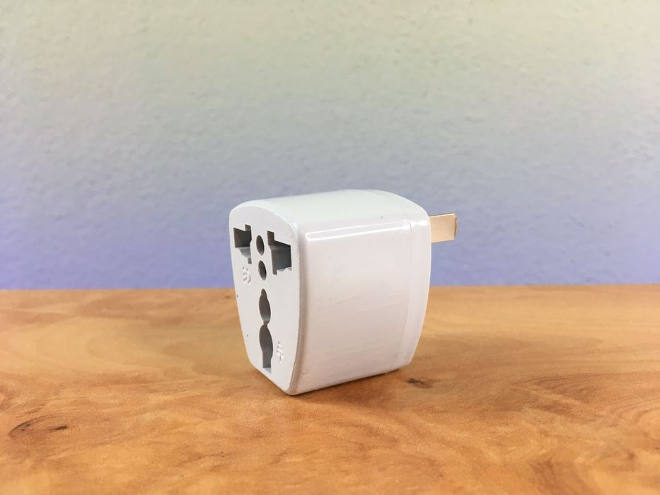 Adaptador p/ tomada US/EU **novo**