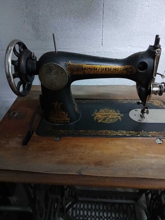 Máquina de costura antiga SINGER