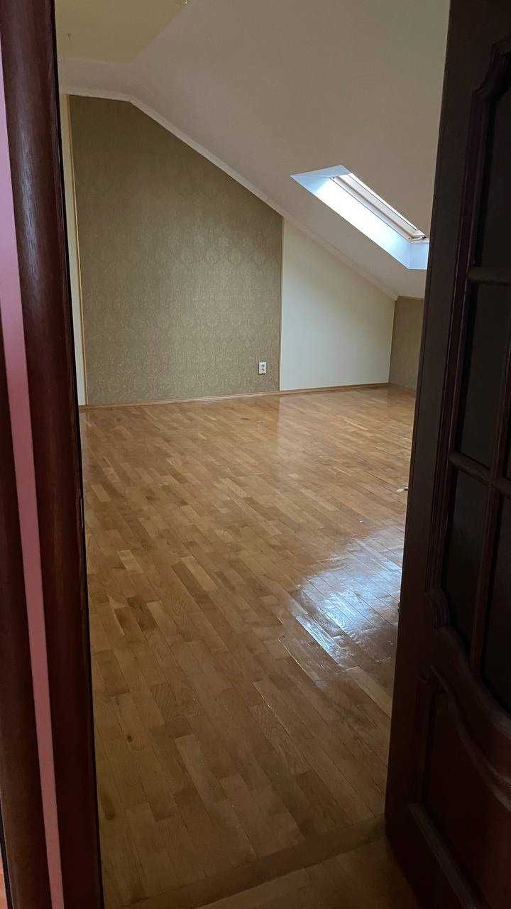 Продається 2-х рівнева квартира, 5 кімнат, р-н лікарні, м. Трускавець!