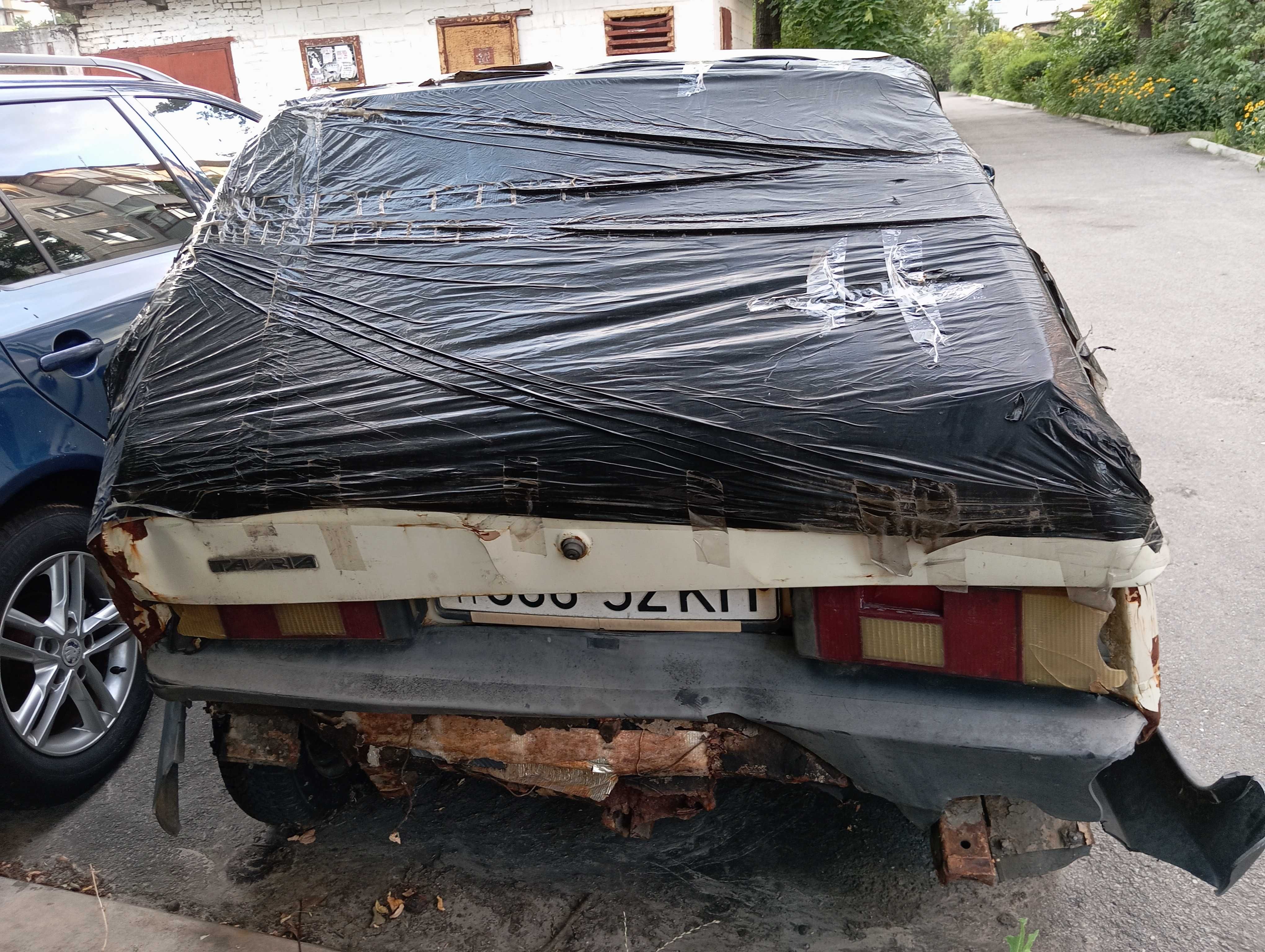 Продам машину после аварии. Таврия Нова.