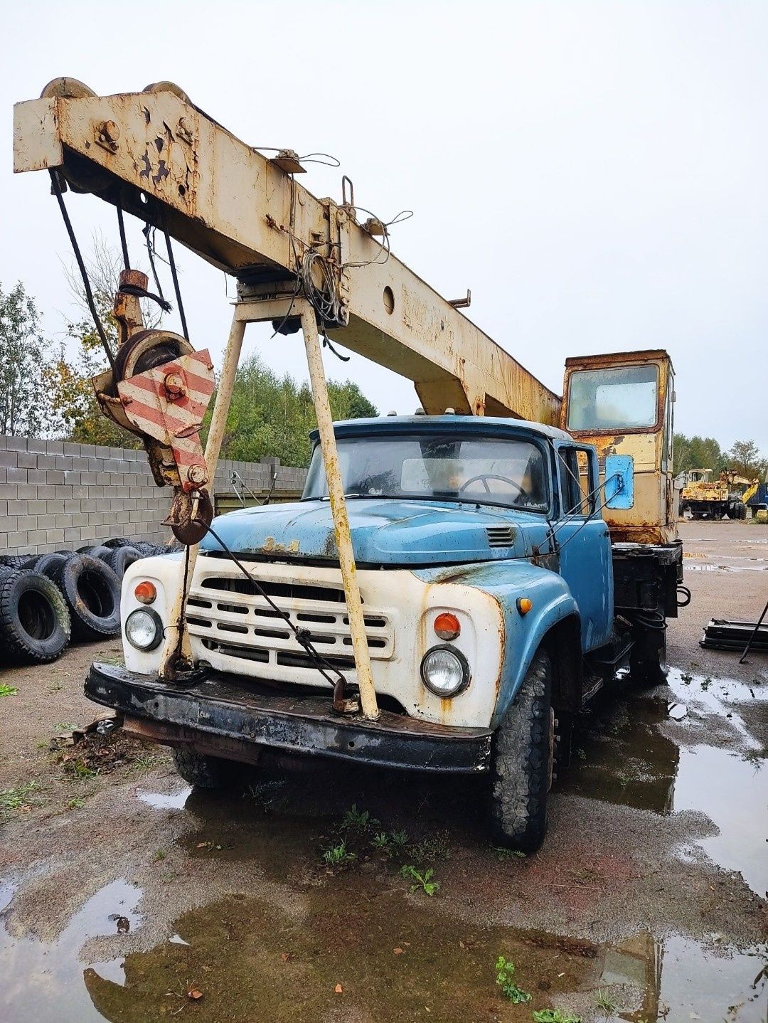 Циліндр АвтоКран Зіл 130 КС 3571А. Стріла АвтоКран Зіл 130 КС 3571А