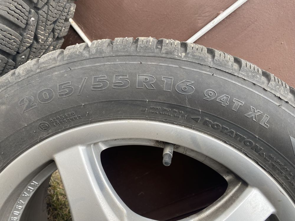 Шини зимові шиповані Nokian tyres 205/55/R16