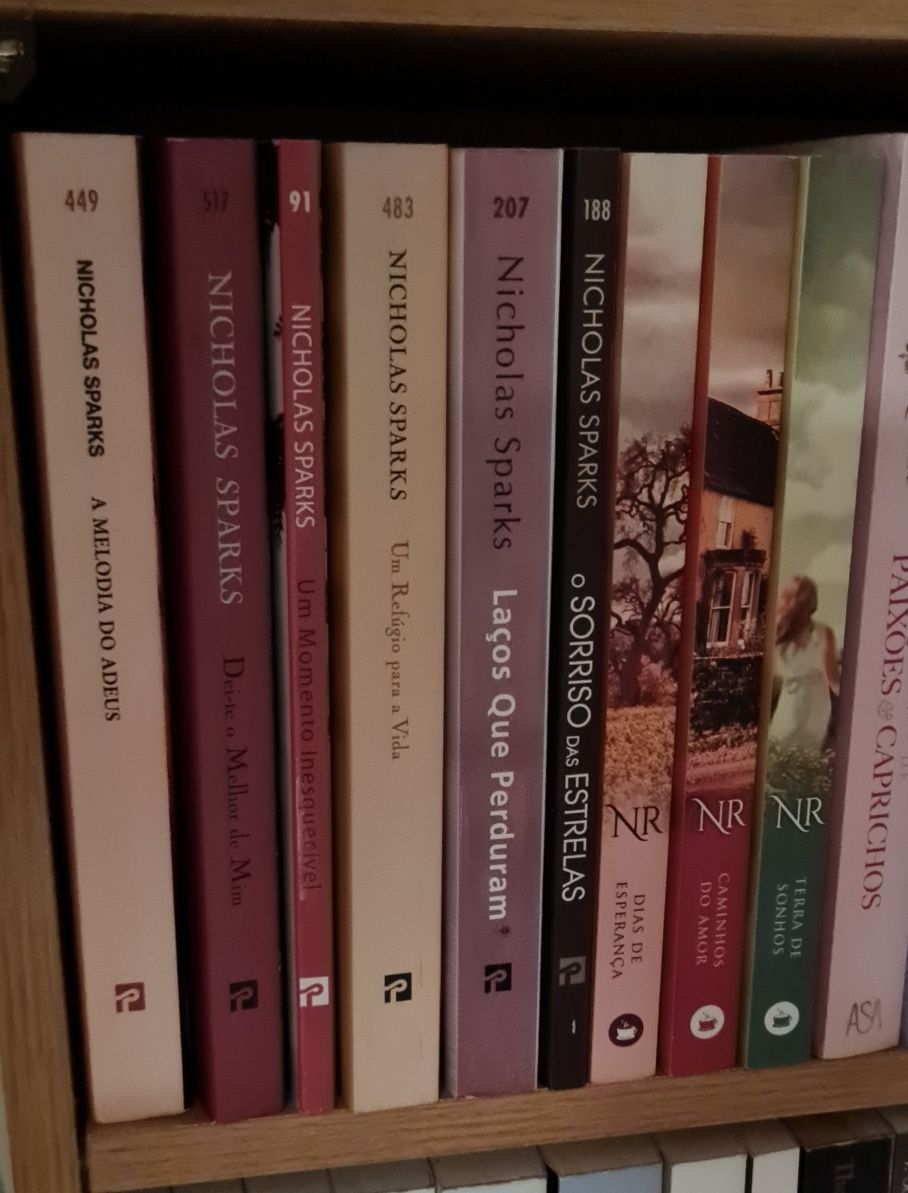 Livros variados, John Green, Nora Roberts, Nicholas Spark ...
