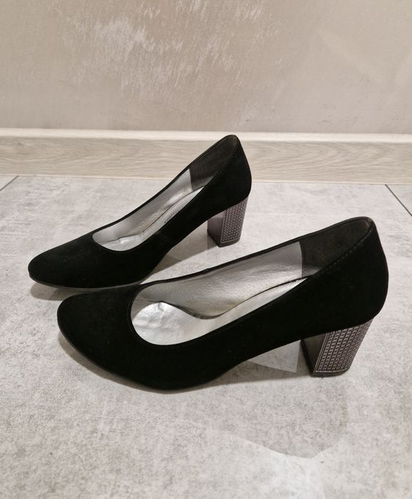 Buty damskie na ozdobnym słupku