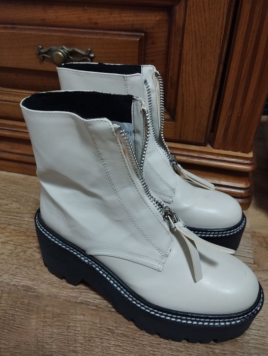 Чоботи демісезонні жіночі, 38 р