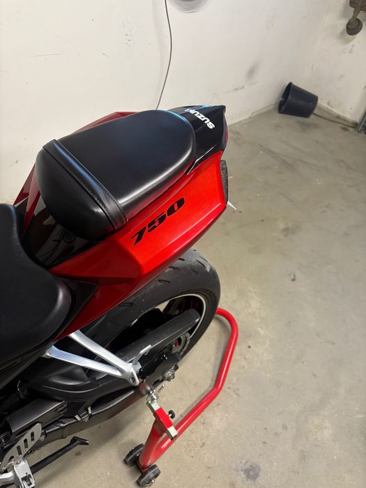 Suzuki GSX-R 750K8