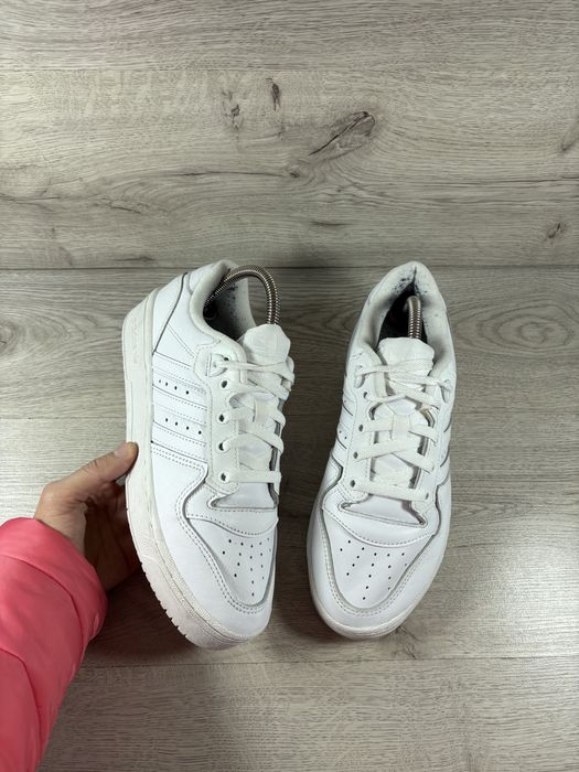 Adidas Rivalry чоловічі кросівки білі шкіра 40 розмір