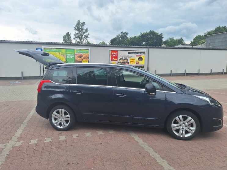 Sprzedam Peugeot 5008 poj. 1.6 hdi 114km