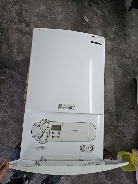 Sprzedam piec gazowy Vaillant z duzym zasobnikiem na wode.