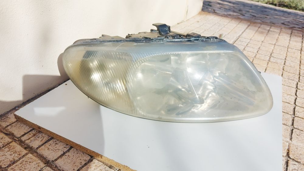 Farol optica dianteira Chrysler Voyager