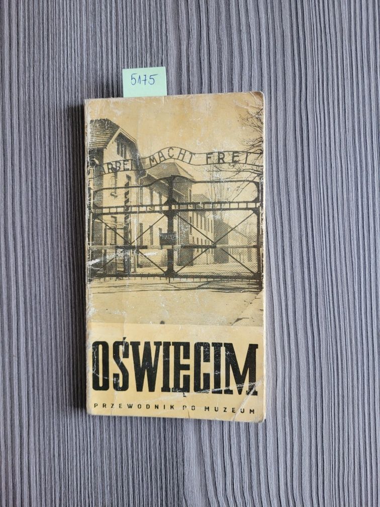 5175. "Oświęcim" Przewodnik po muzeum