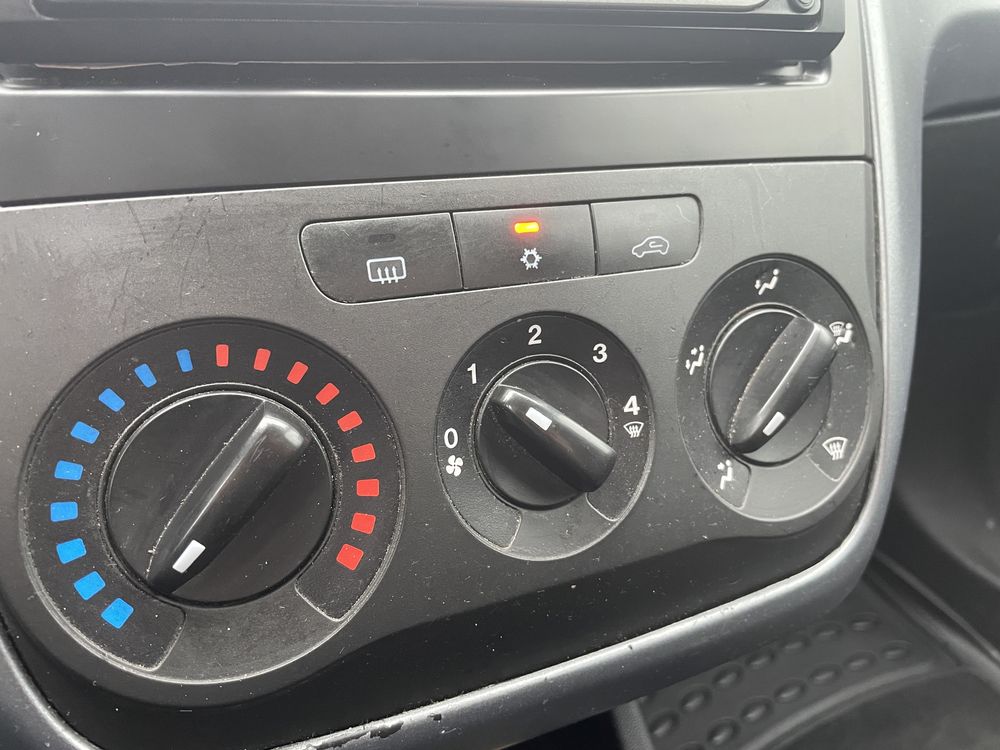 Fiat Grande Punto 1.4 benzyna z LPG, 5 drzwi, sprawna klimatyzacja