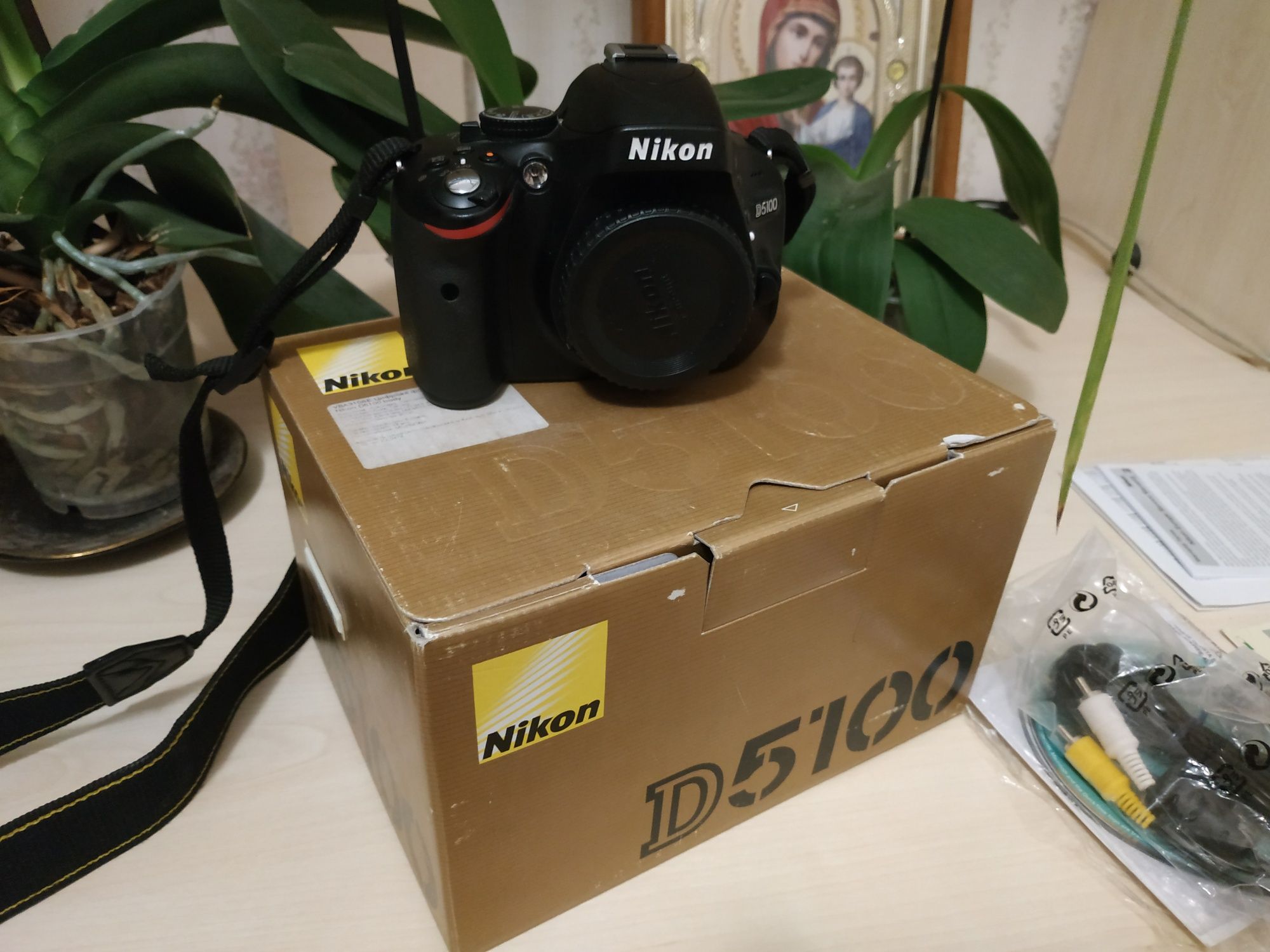 Nikon d5100 BODY (сделано всего лишь 8500 снимков)