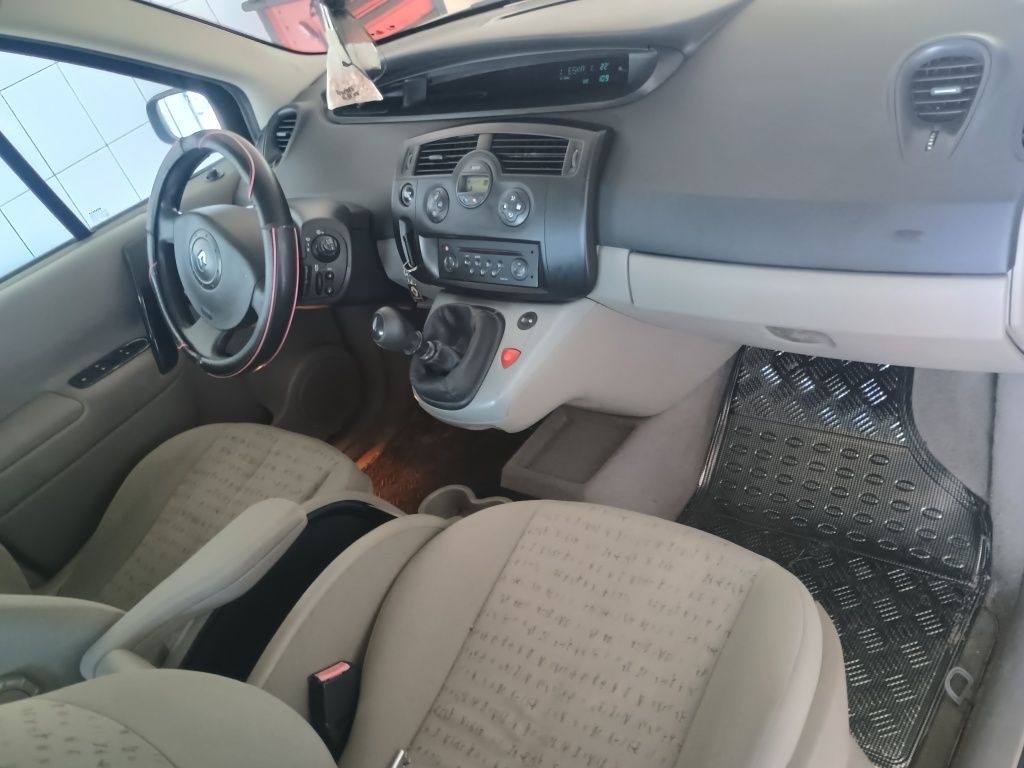 Zadbany Renault Scenic 2 1.9d klima sprawna , zadbany opłaty ważne.