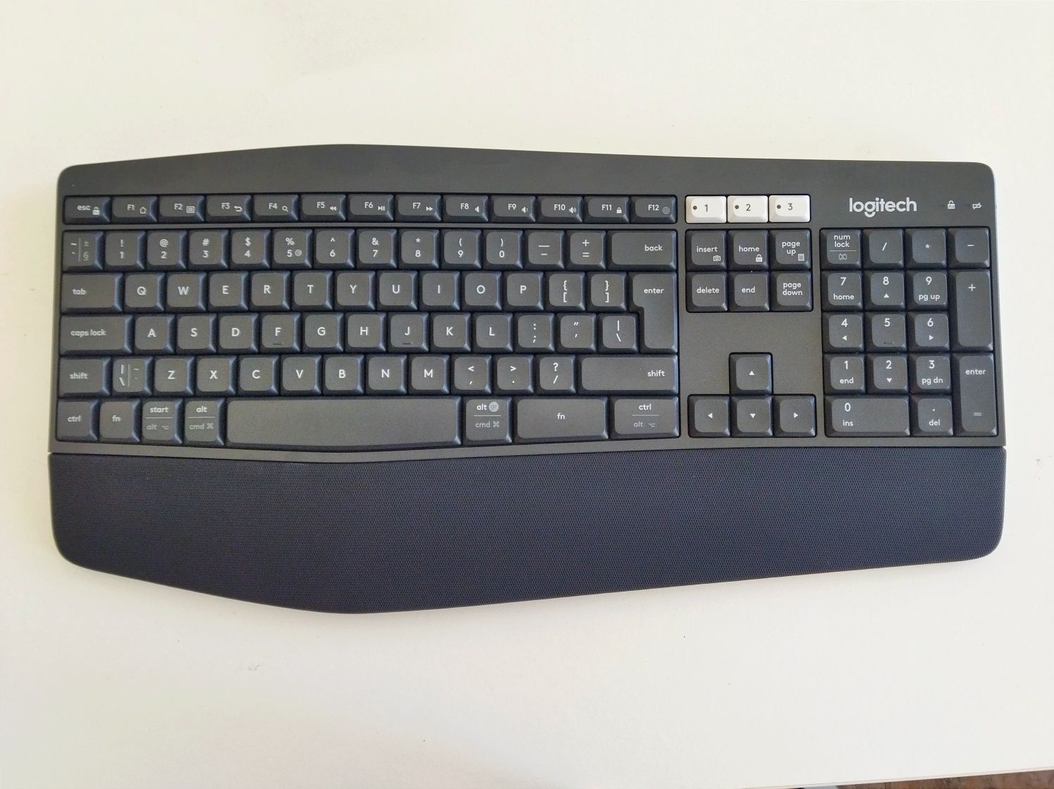 Logitech MK850 keyboard and wireless mouse - NEW with box